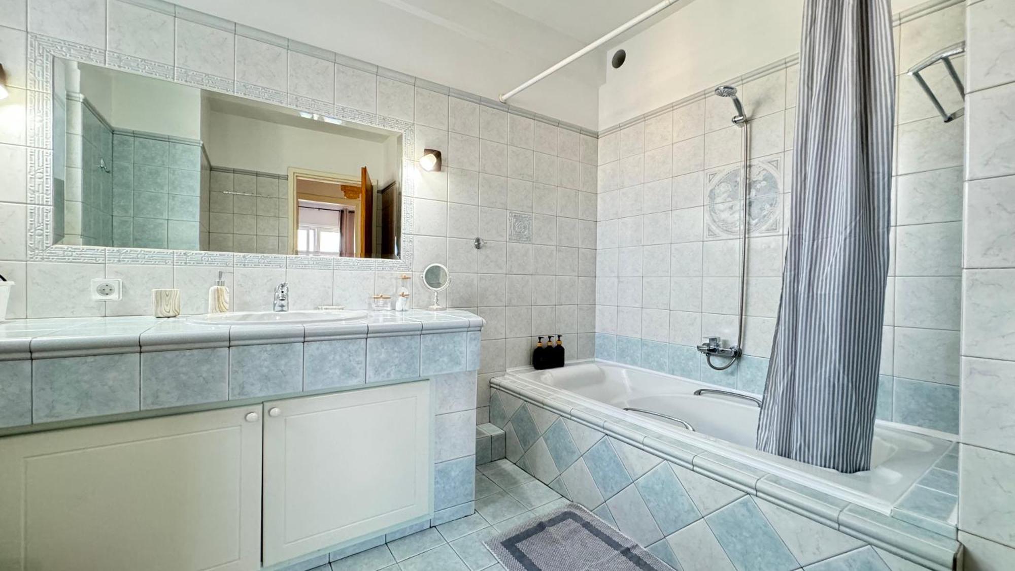 Sunny Apartment For Couples & Friends In Centre Heraklion Exterior foto